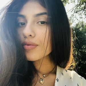 Meet your Posher, Camila